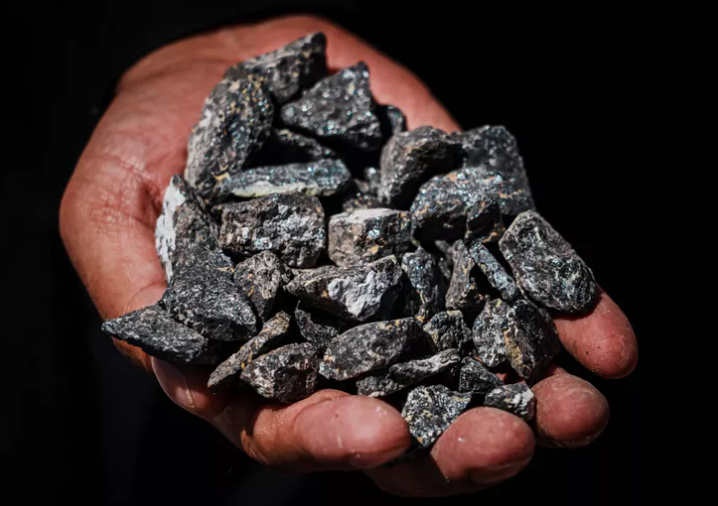 10 Countries With the Most Natural Resources